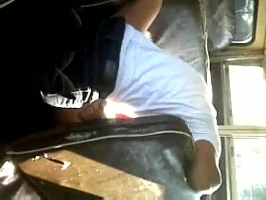 Desi couple fun in bus