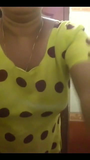 Desi village aunty shw her nude