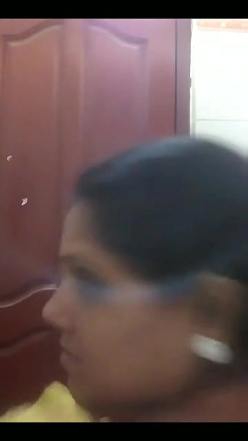 Desi village aunty shw her nude