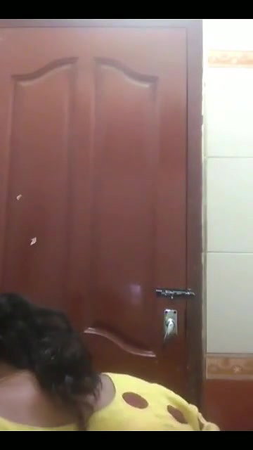 Desi village aunty shw her nude