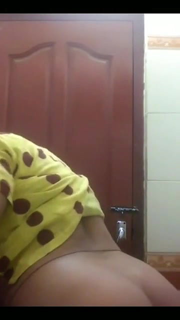 Desi village aunty shw her nude