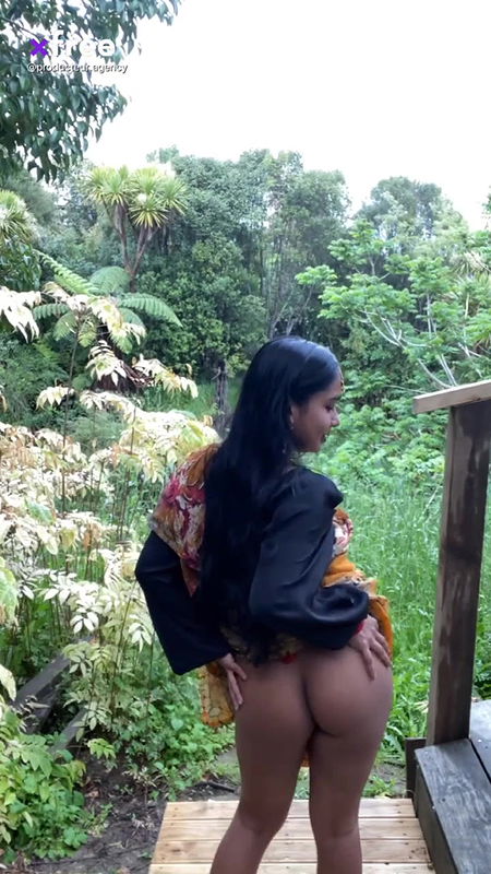 Cute desi model show her boobs n ass