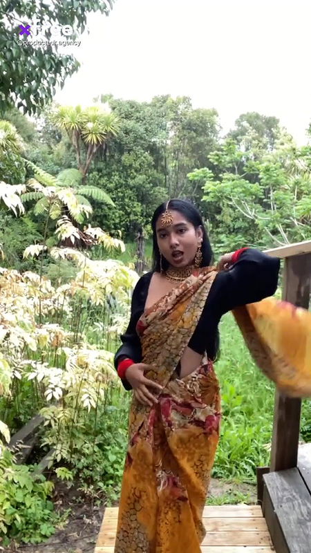 Cute desi model show her boobs n ass