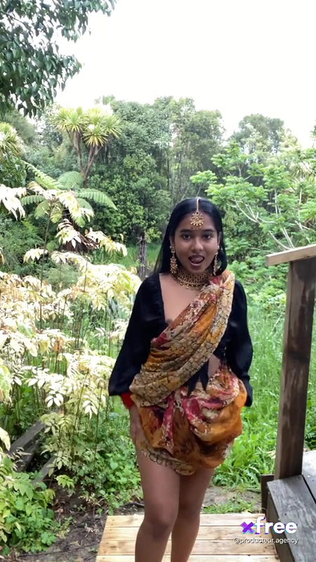 Cute desi model show her boobs n ass