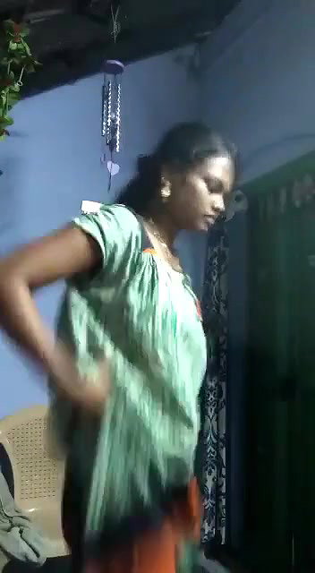 TAMIL VILLAGE DUSKY SLIM GIRL CHANGING DRESS