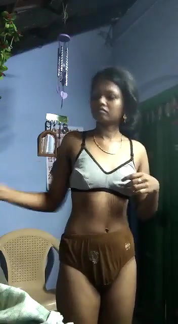 TAMIL VILLAGE DUSKY SLIM GIRL CHANGING DRESS