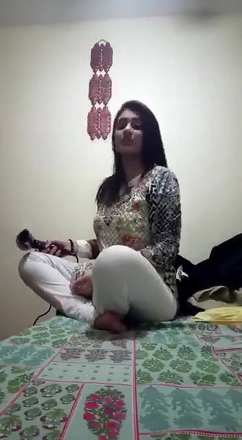Maal in suit spreading