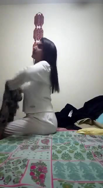 Maal in suit spreading