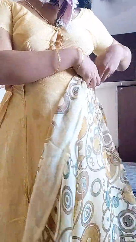 Tamil Item Swetha Nude Bathing And Dress Change