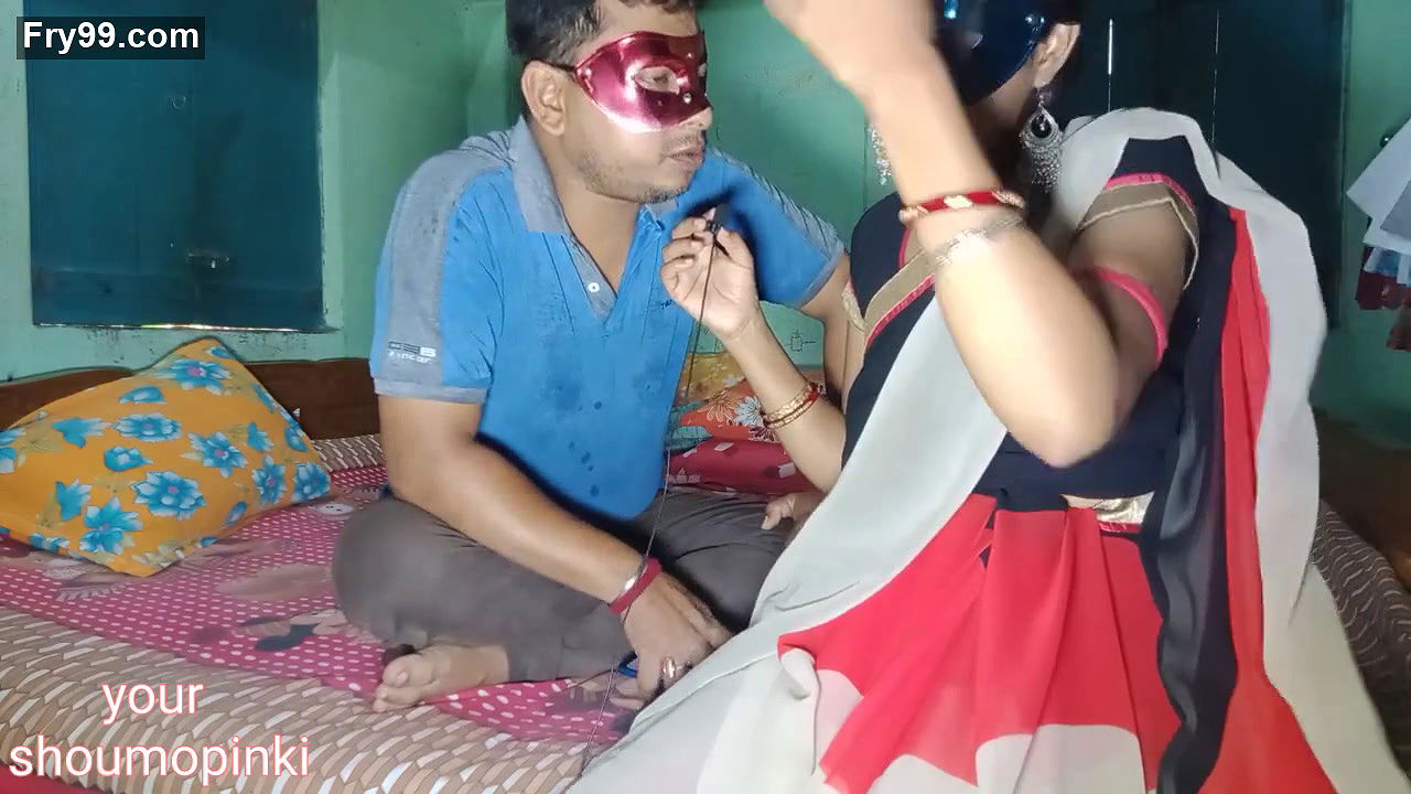 Bangali pinki vabi ko paros ki davor ne sath mast choda or lund ka pani vabi ki boobs ke upor out kiya