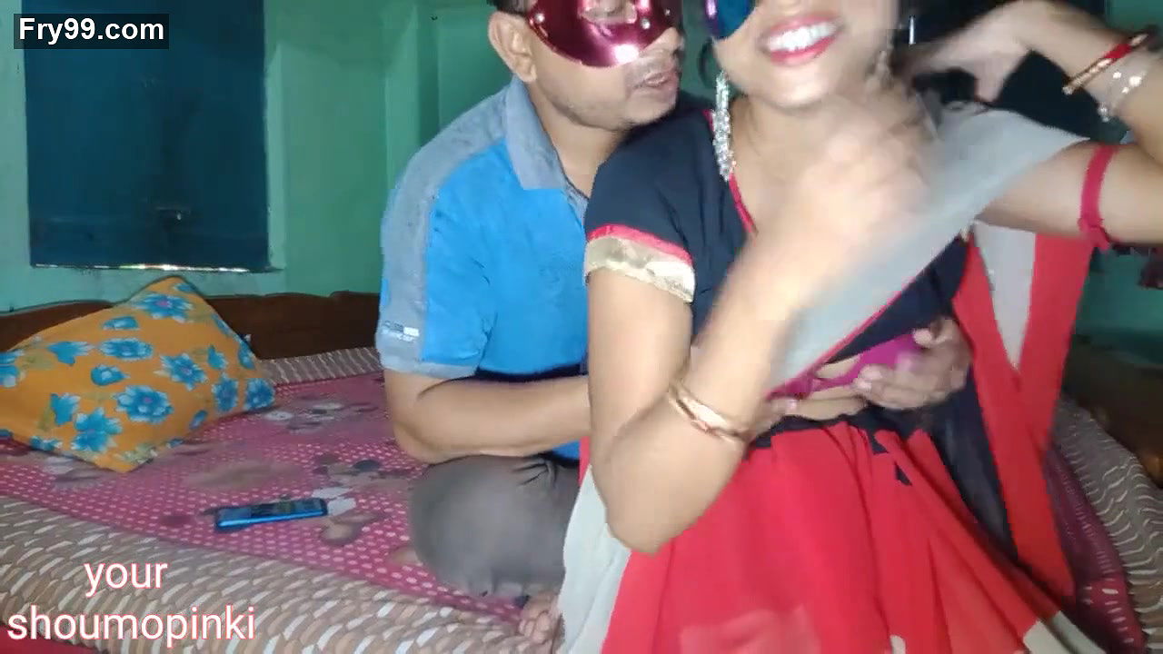 Bangali pinki vabi ko paros ki davor ne sath mast choda or lund ka pani vabi ki boobs ke upor out kiya