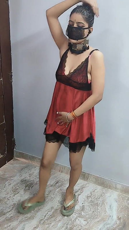 Indian girl ne squirt kiya aur susu bhi kiya dildo se
