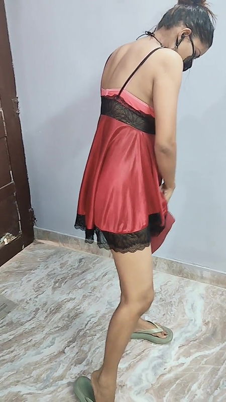 Indian girl ne squirt kiya aur susu bhi kiya dildo se