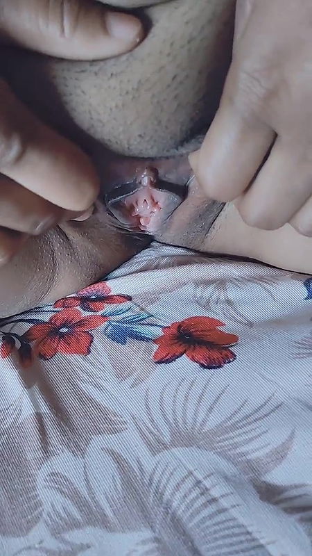 indian collage girl Ritu Frist time masturbating