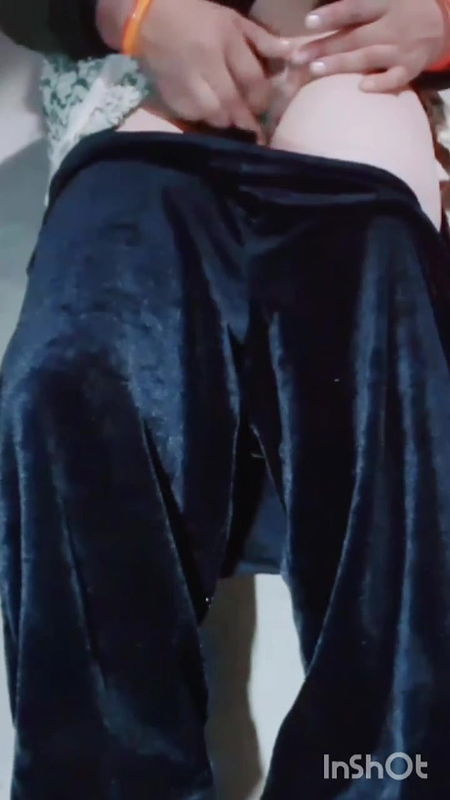 Hot sexy body hot sexy desi girl has become young in teen age 18+, at this age 18+ she has become crazy for sex while having sex, she