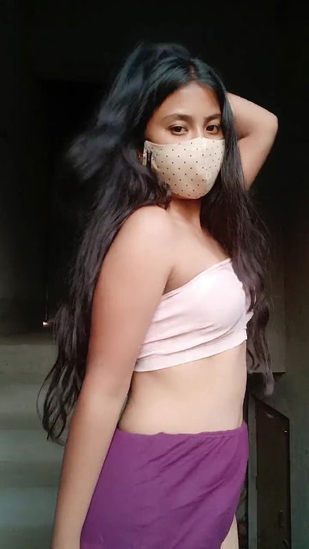 Hot nacked dancing girl