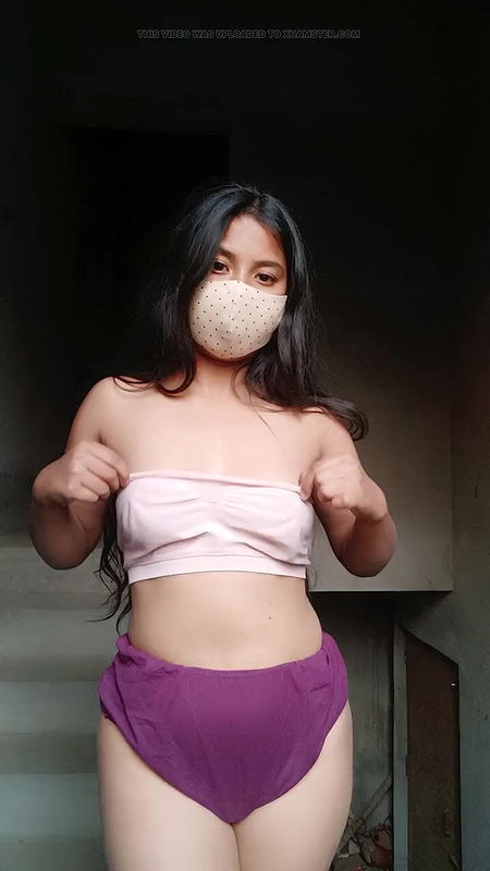 Hot nacked dancing girl