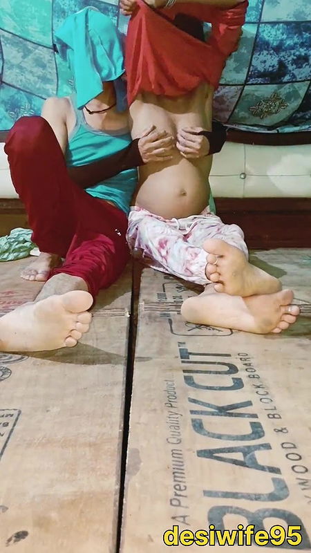 Girlfriend Fucking Doggy Style With Stranger Until Husband Returns From Work desiwife95 hindi doggy style