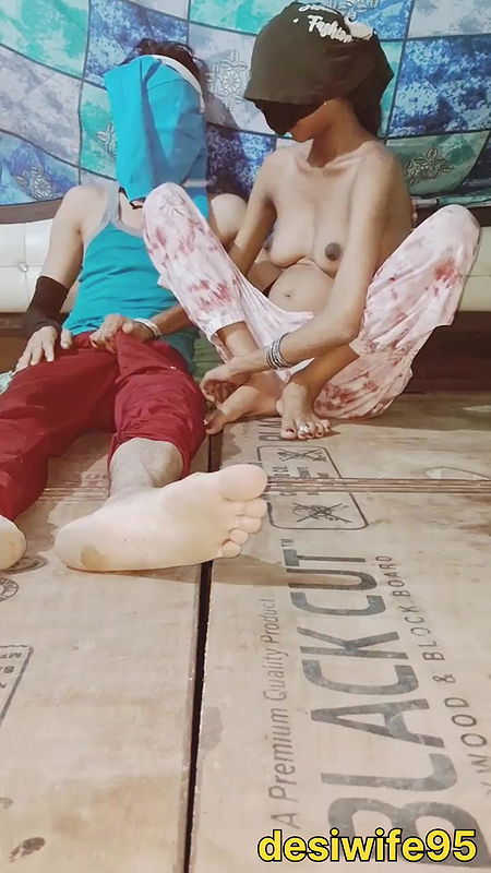 Girlfriend Fucking Doggy Style With Stranger Until Husband Returns From Work desiwife95 hindi doggy style