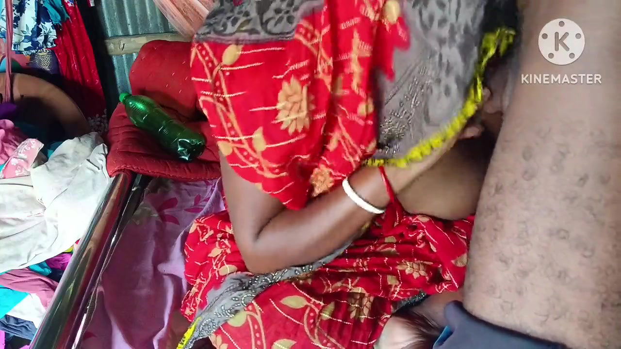 Desi housewife ko doggy style mein gand Mari