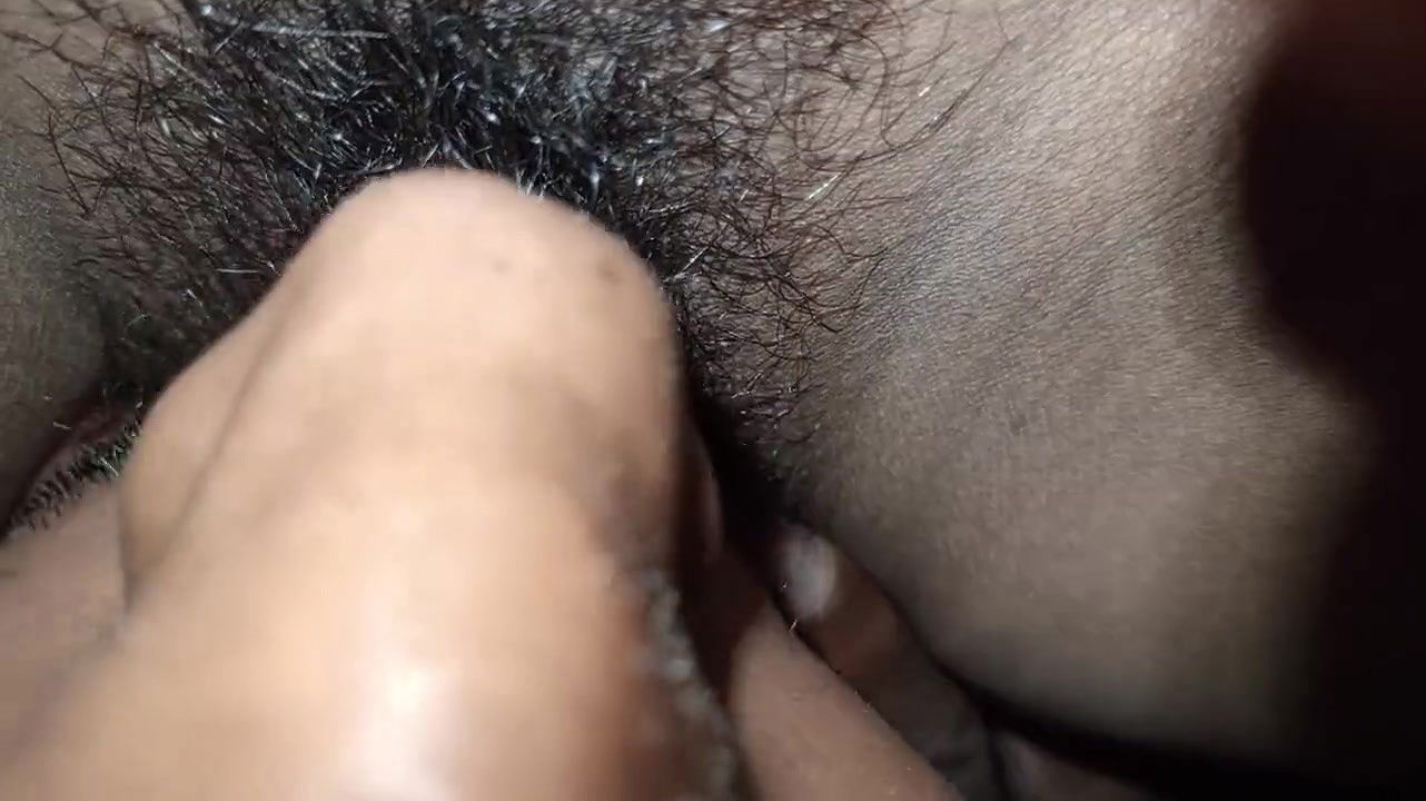 Desi bhabhi’s chud chat kar pani nikal diya