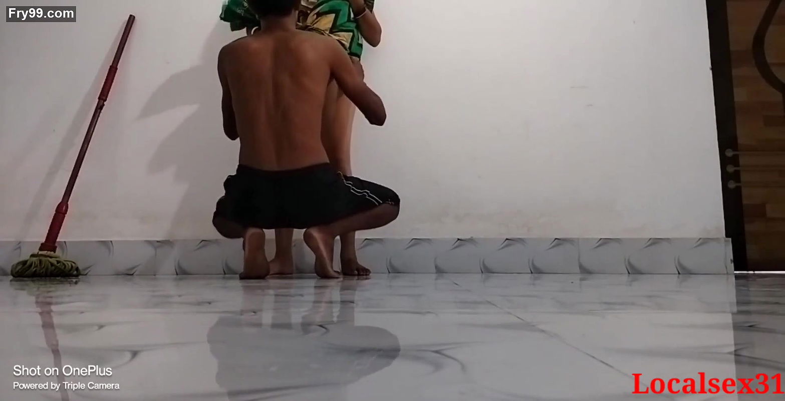 Green Saree indian Mature Mom Sex In Fivester Hotel ( Official Video By Localsex31)