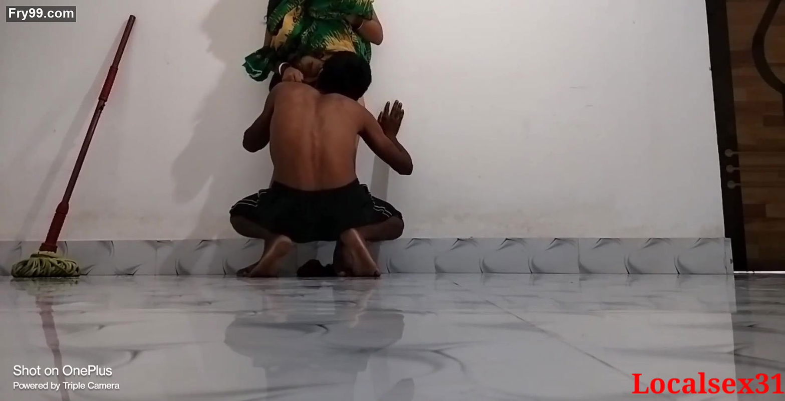 Green Saree indian Mature Mom Sex In Fivester Hotel ( Official Video By Localsex31)