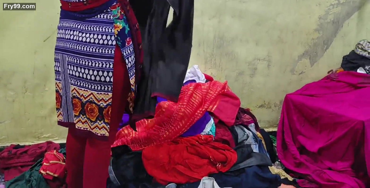 For a thousand rupees, the young maid took off her dress and got her pussy killed.