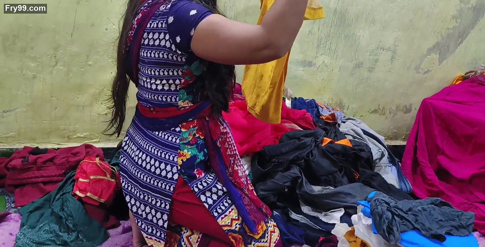 For a thousand rupees, the young maid took off her dress and got her pussy killed.