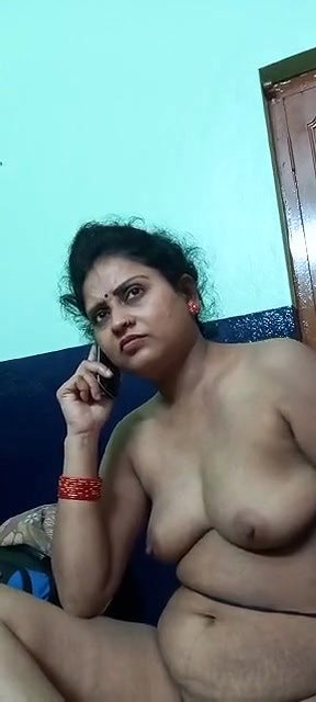 Cheater bhabhi giving handjob to lover while talking on phone clear audio