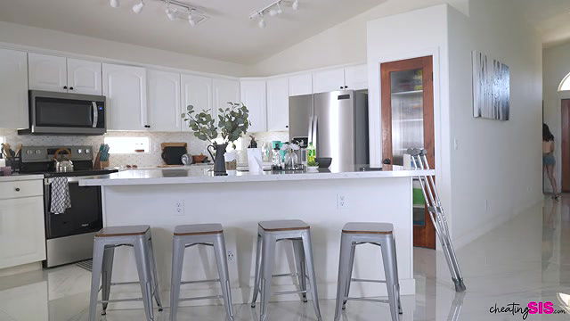 cheatingsis fucking the delivery guy long