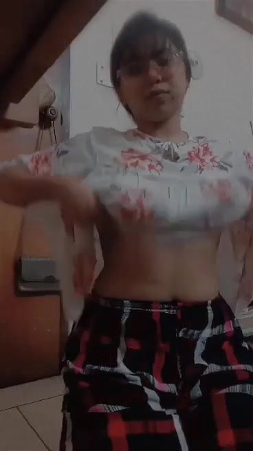 Cute Desi Girl Showing Boobs