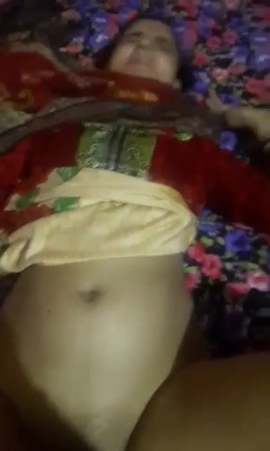 Mature bhabhi fucking in winter