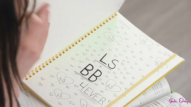 girlsonlyporn just kiss her long