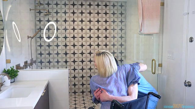 momsboytoy bathing my stepmom long