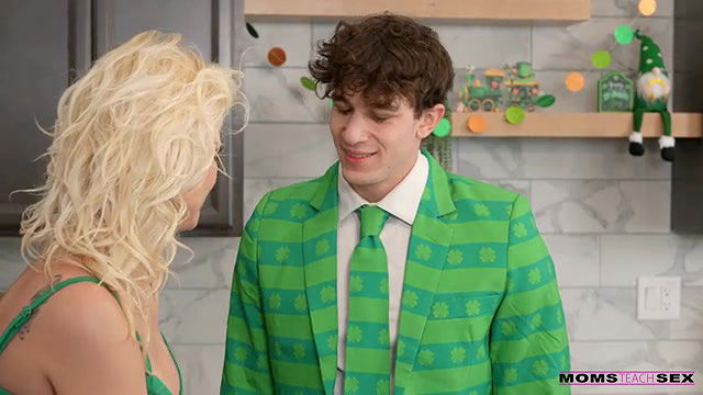 momsteachsex filling stepmoms pot of gold long