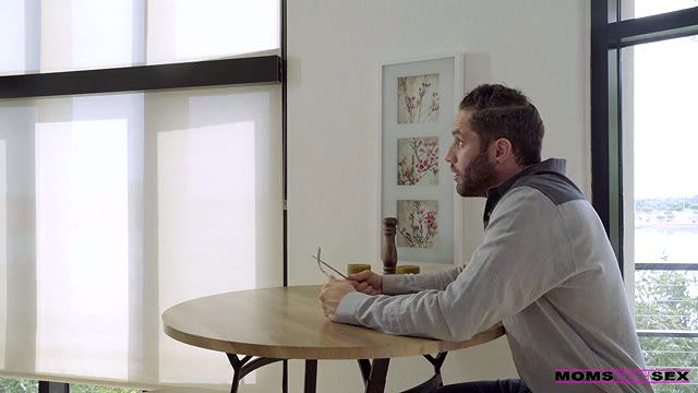 momsteachsex slide right in long