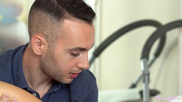 momstight helping stepmom get stretched out long