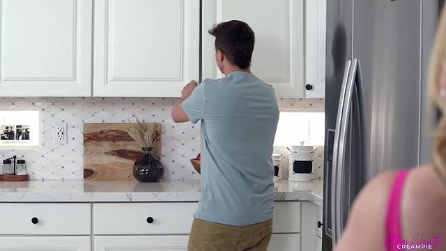 momwantscreampie a good deed for stepmom long