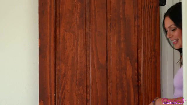 momwantscreampie stepmom ate my cake so i ate her pie long