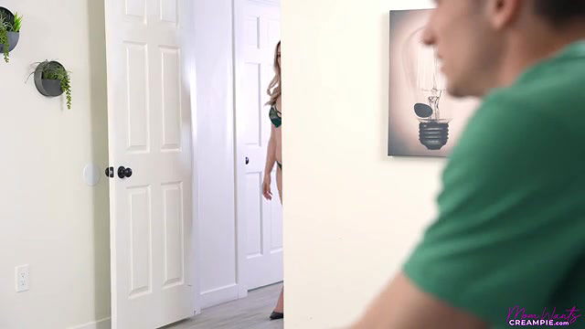 momwantscreampie your stepmom is hot for me long