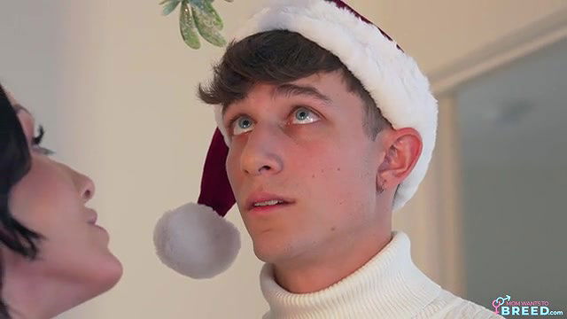 momwantstobreed fuck me under the mistletoe long