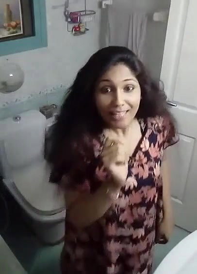 INDIAN CUTE SEXY GIRL SHOW IN BATHROOM