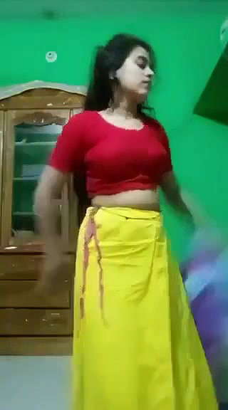 Beautiful Girl Removed Saree And Showing