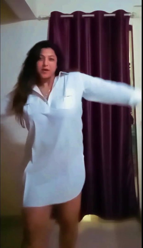Sweety Chhabra Dancing without Salwar