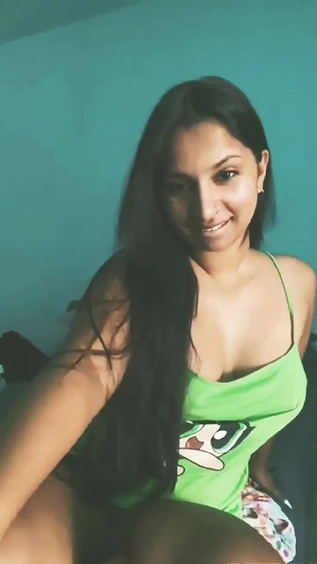 Accidentally boobs show