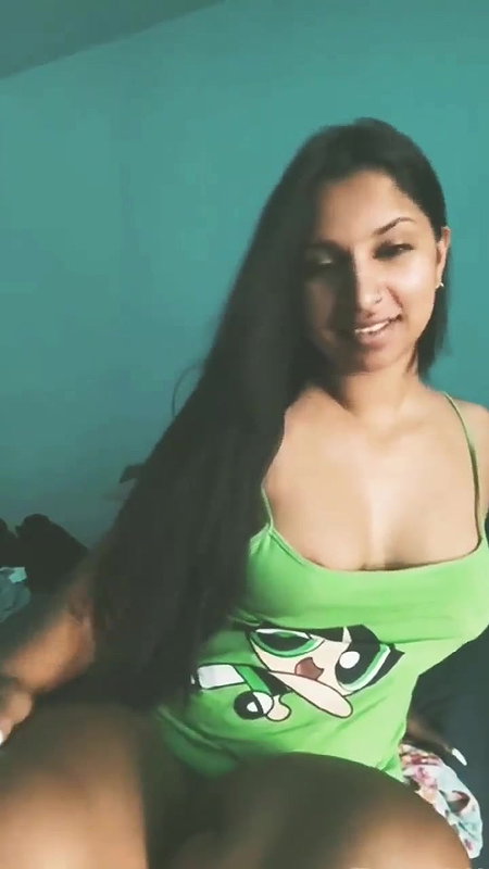Accidentally boobs show