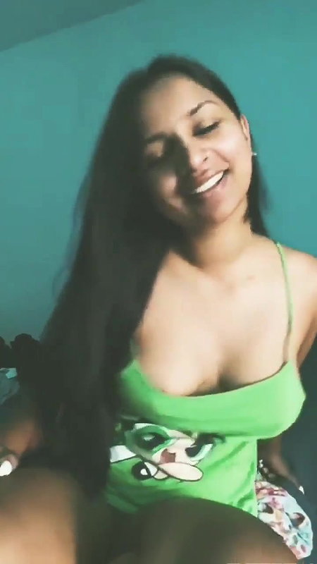 Accidentally boobs show