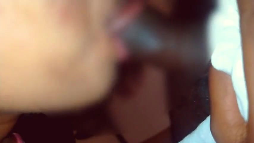 Tamil Randi Auntty Giving BJ to Lover at Hotelroom