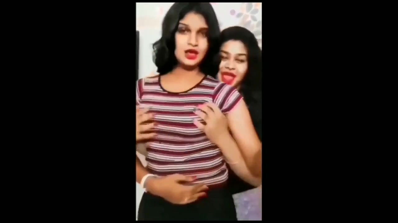 Desi girl Hot boob press scene cute expression